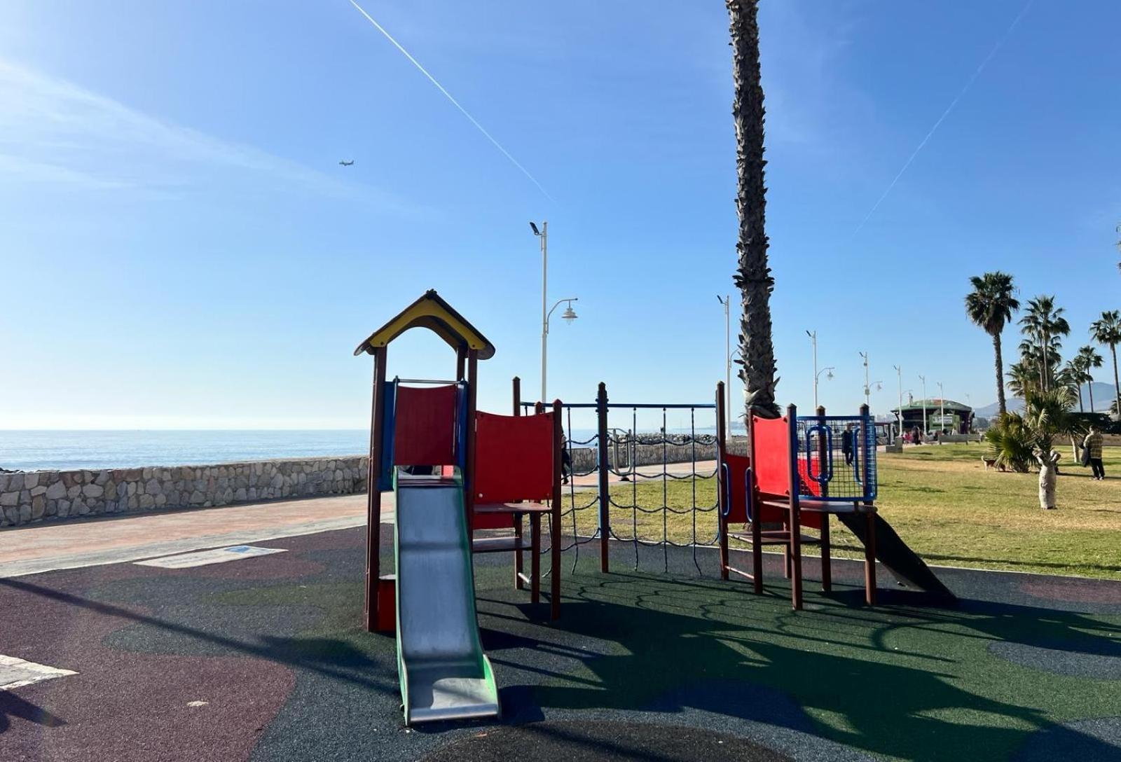 Espectacular Apartamento Junto Al Mar, Con Piscina En マラガ エクステリア 写真